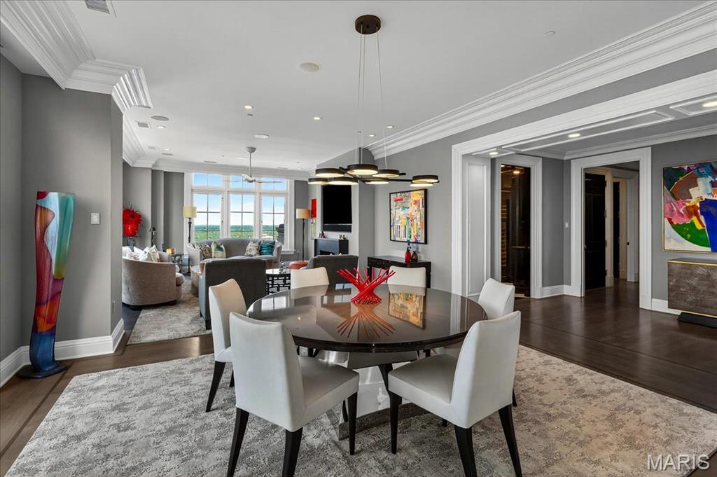 150 Carondelet Plaza Unit: 2801
