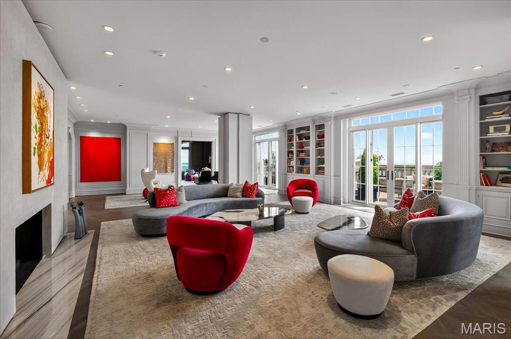 150 Carondelet Plaza Unit: 2801