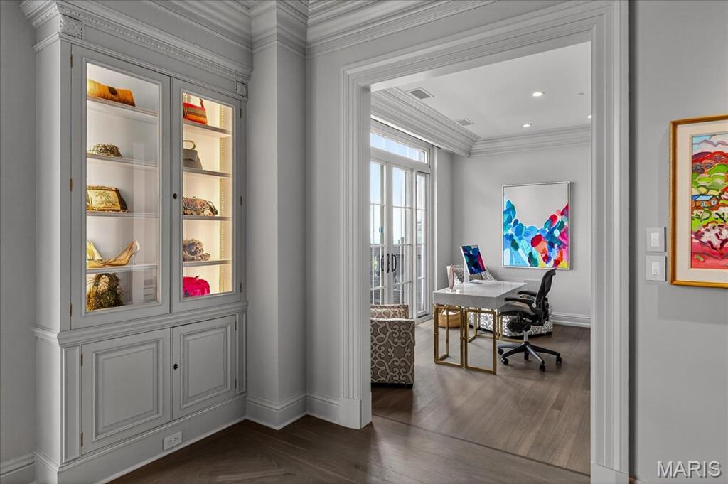 150 Carondelet Plaza Unit: 2801