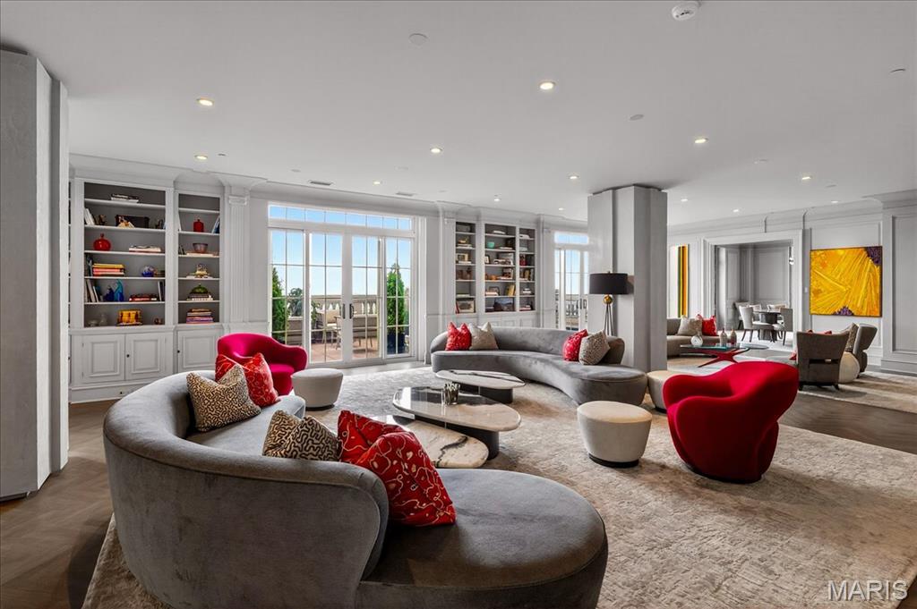 150 Carondelet Plaza Unit: 2801