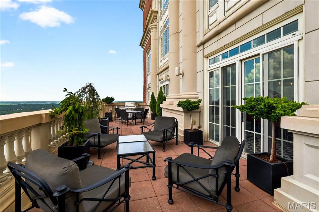 150 Carondelet Plaza Unit: 2801