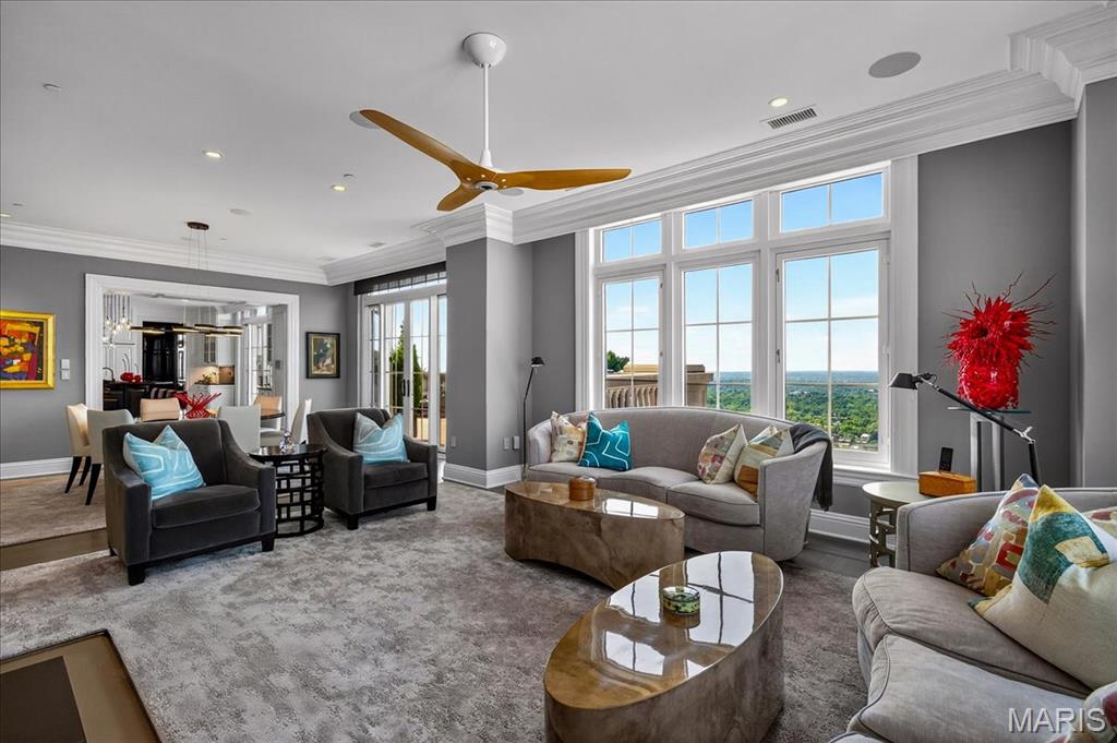 150 Carondelet Plaza Unit: 2801