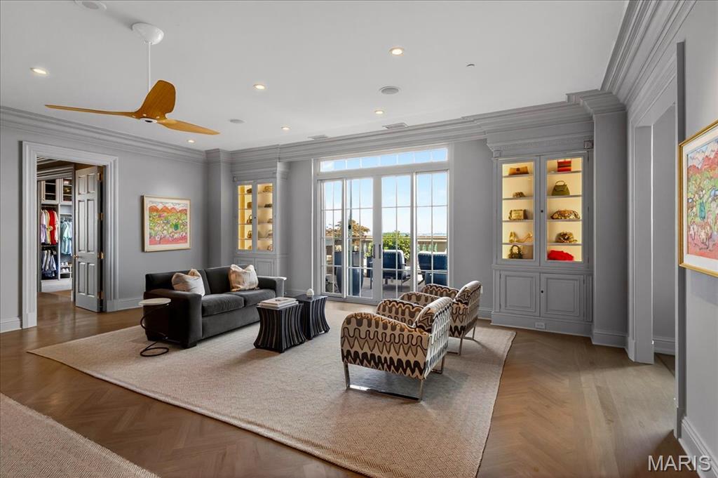 150 Carondelet Plaza Unit: 2801