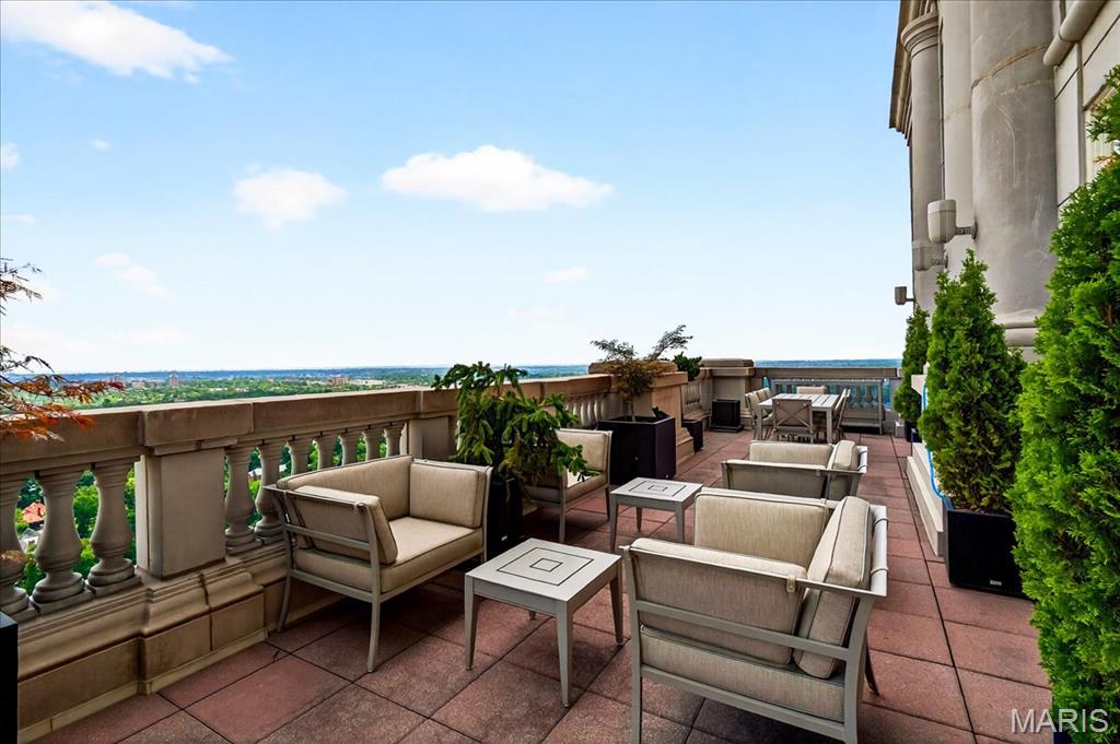 150 Carondelet Plaza Unit: 2801