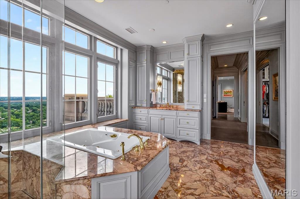 150 Carondelet Plaza Unit: 2801