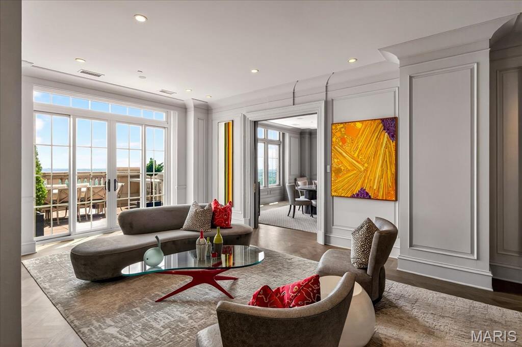 150 Carondelet Plaza Unit: 2801