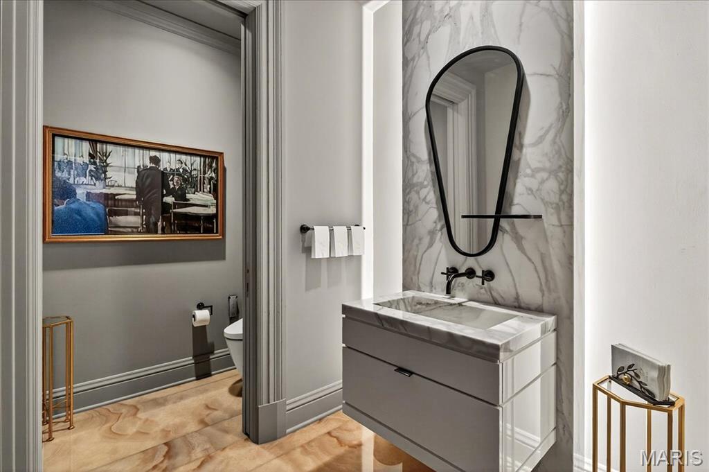 150 Carondelet Plaza Unit: 2801