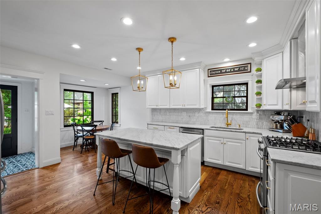 7400 Buckingham Drive