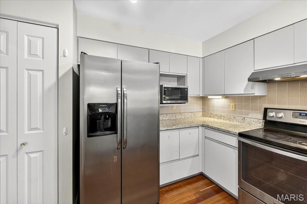 4454 Lindell Boulevard Unit: 32