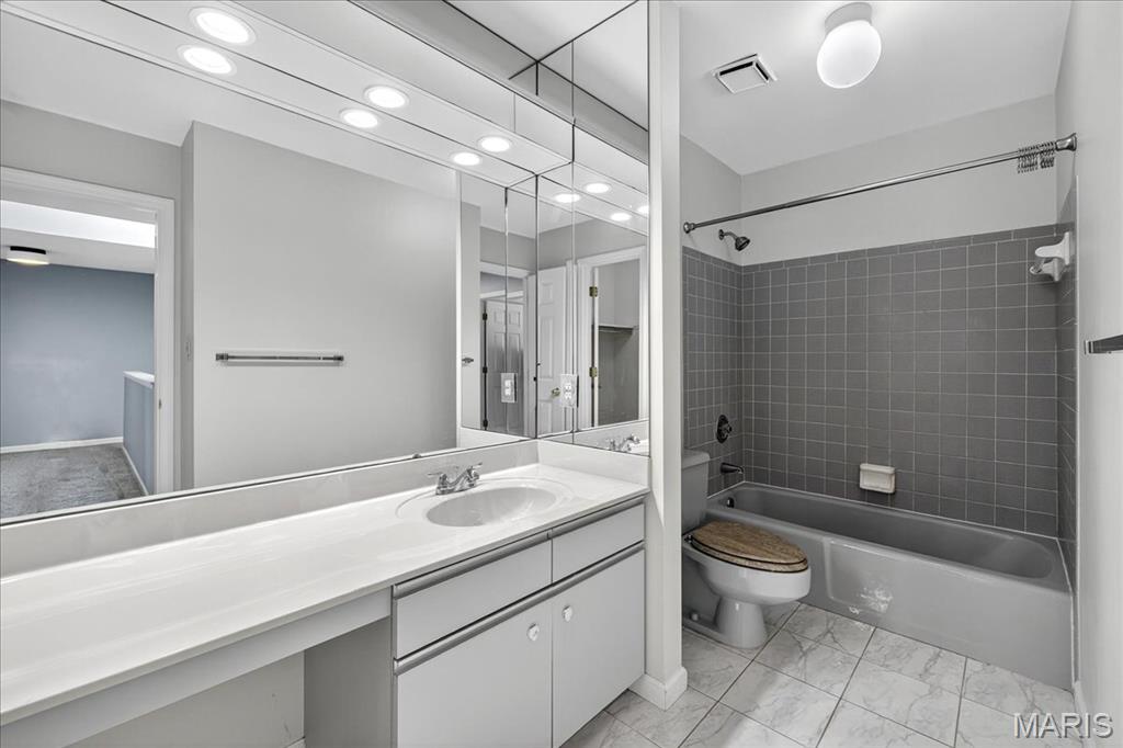 4454 Lindell Boulevard Unit: 32