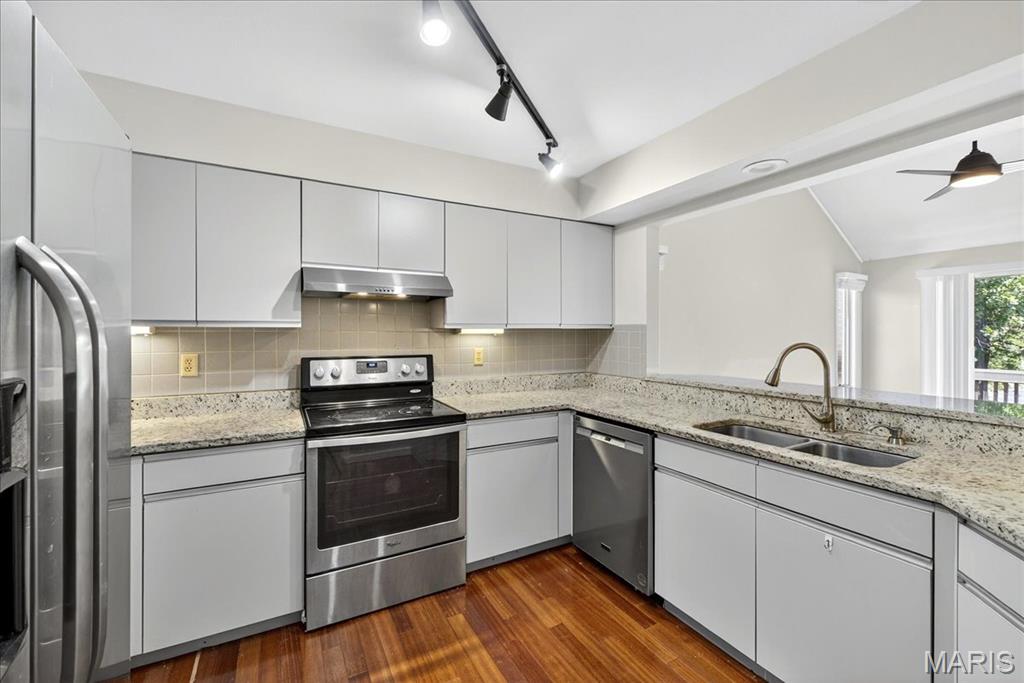 4454 Lindell Boulevard Unit: 32