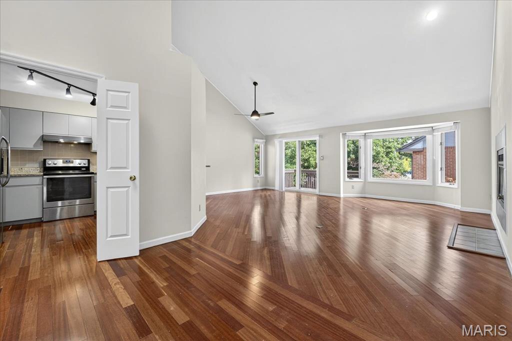4454 Lindell Boulevard Unit: 32