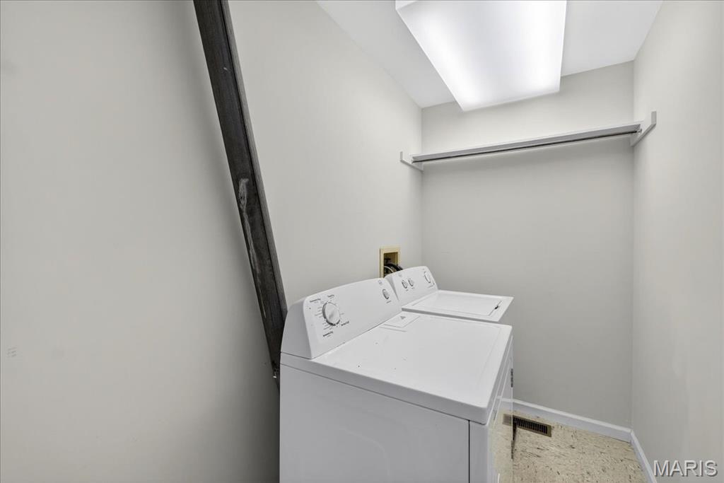 4454 Lindell Boulevard Unit: 32