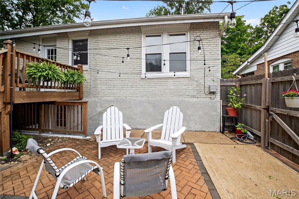 434 Dickens Avenue