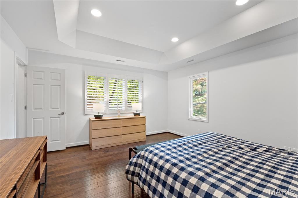824 Bluespring