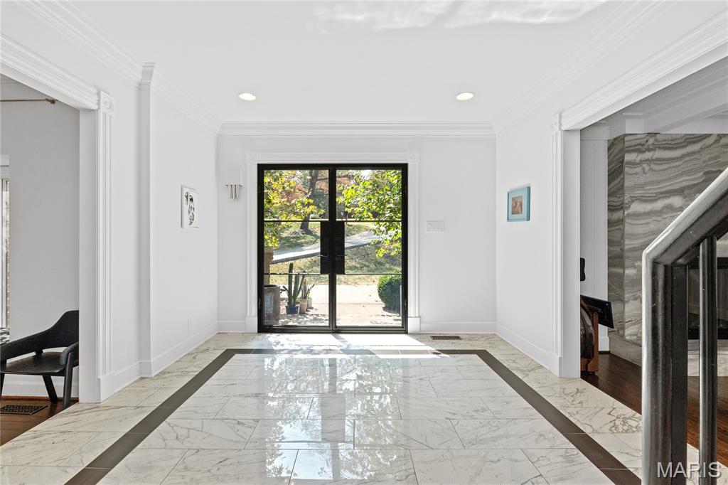 824 Bluespring