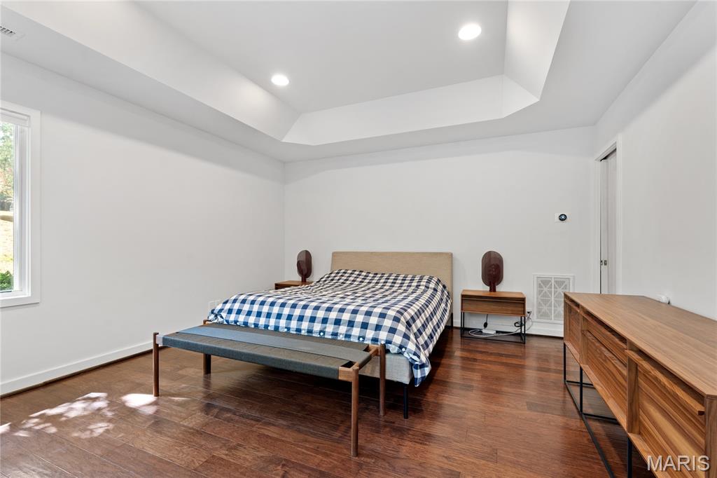 824 Bluespring