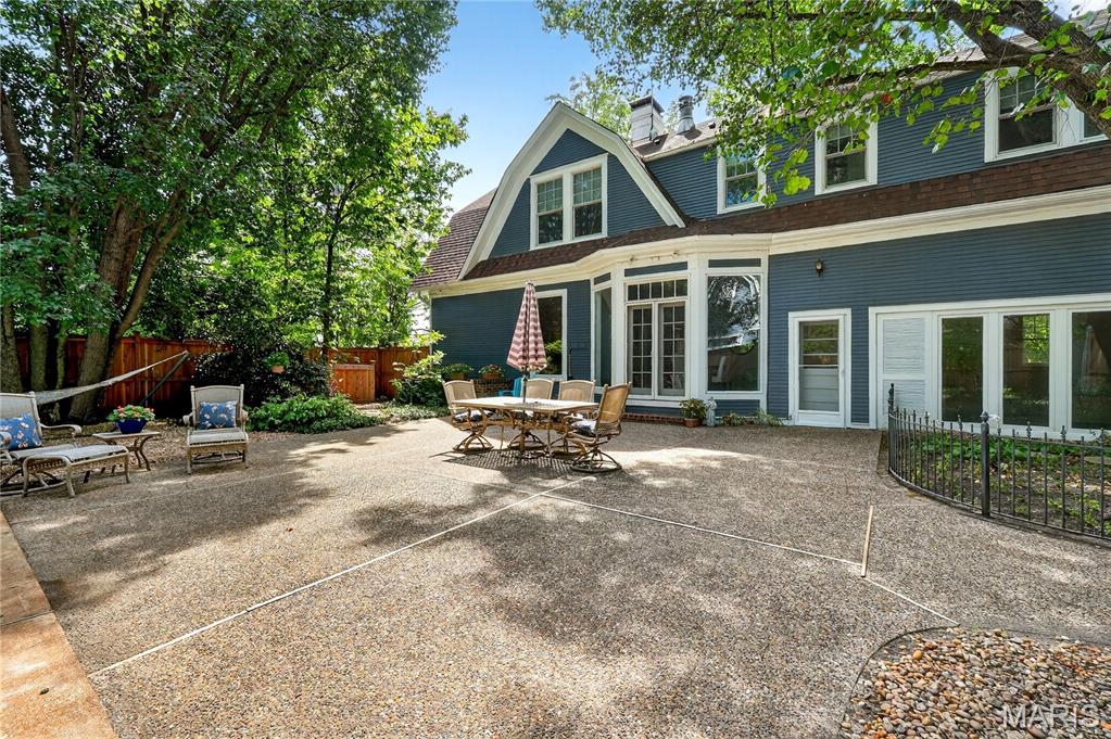 8955 Ladue Road