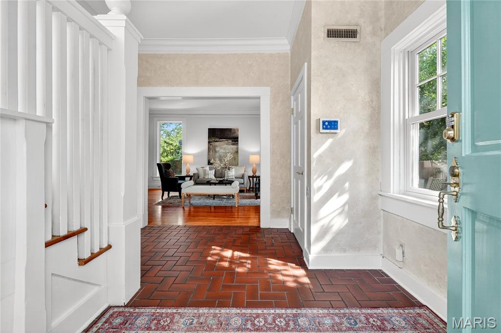 8955 Ladue Road