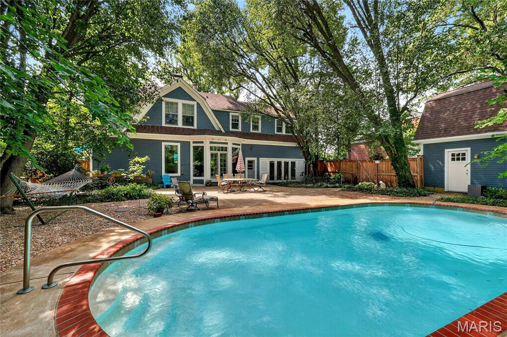 8955 Ladue Road