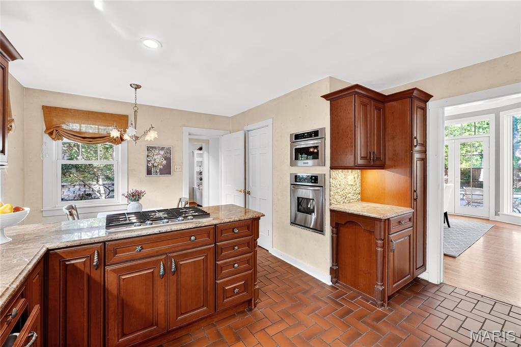 8955 Ladue Road