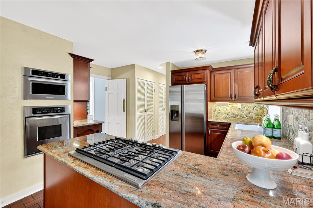 8955 Ladue Road