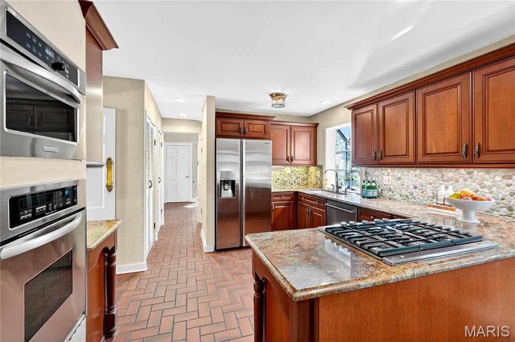 8955 Ladue Road