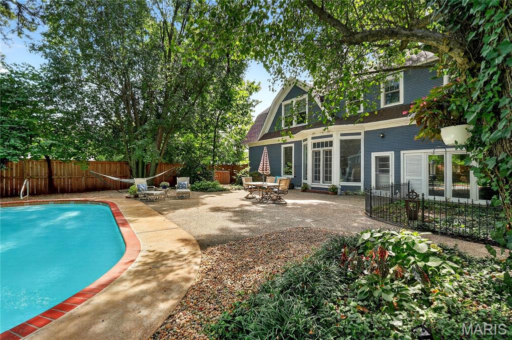 8955 Ladue Road
