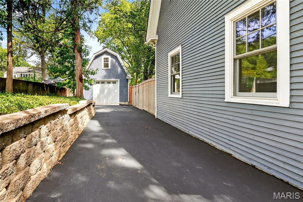 8955 Ladue Road