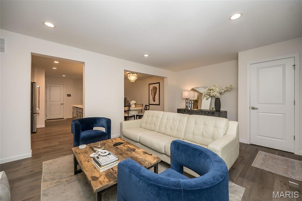 1053 Geyer Grove Unit: 9