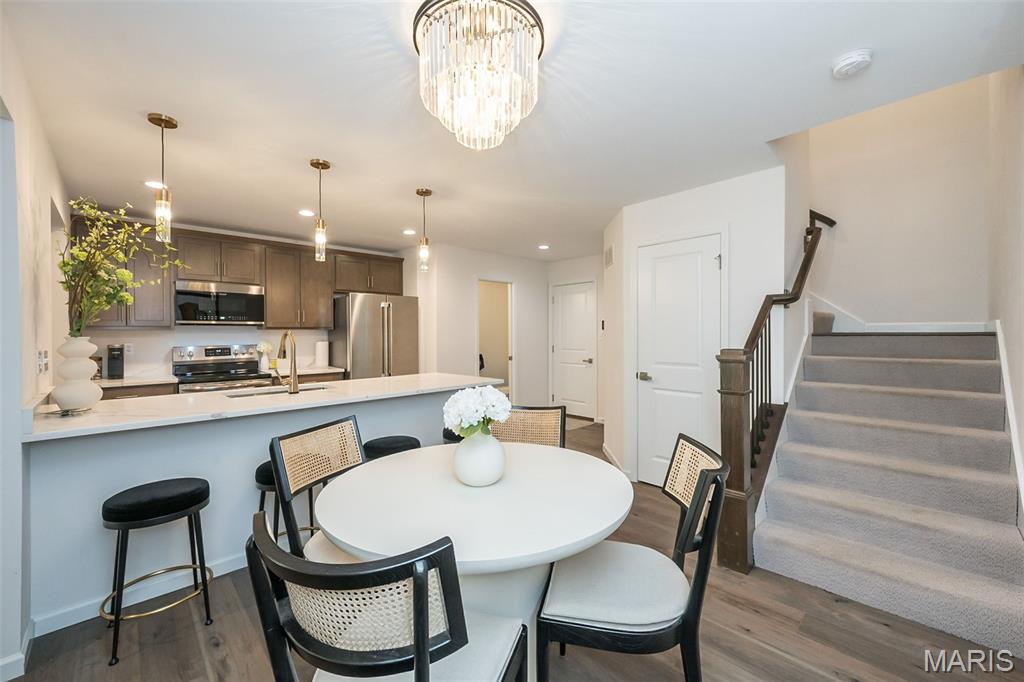 1053 Geyer Grove Unit: 9
