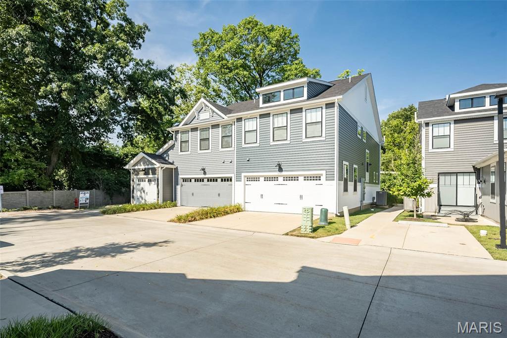1053 Geyer Grove Unit: 9