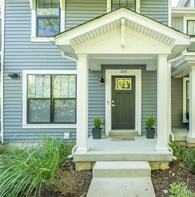 1053 Geyer Grove Unit: 9