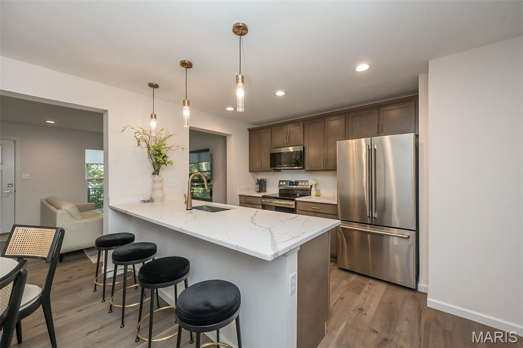 1053 Geyer Grove Unit: 9