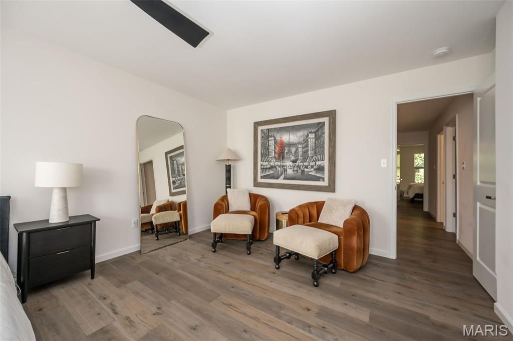 1053 Geyer Grove Unit: 9