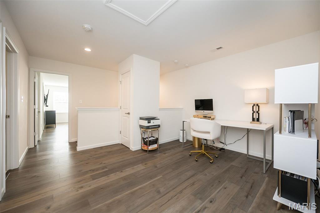 1053 Geyer Grove Unit: 9