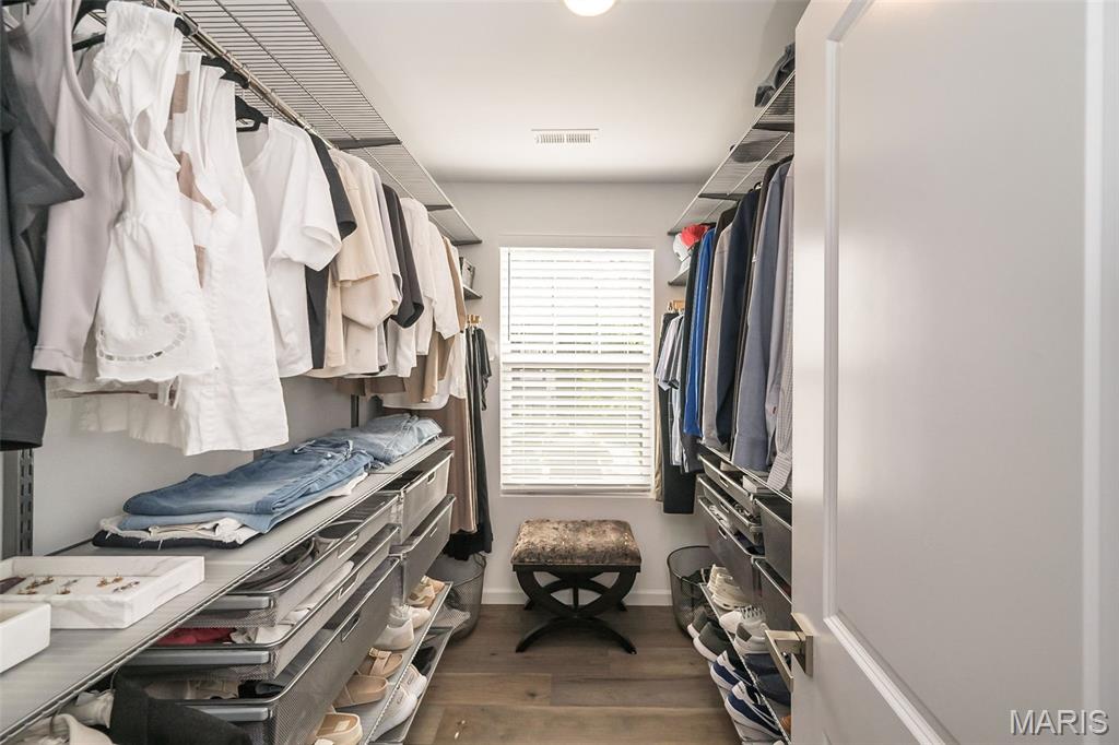 1053 Geyer Grove Unit: 9