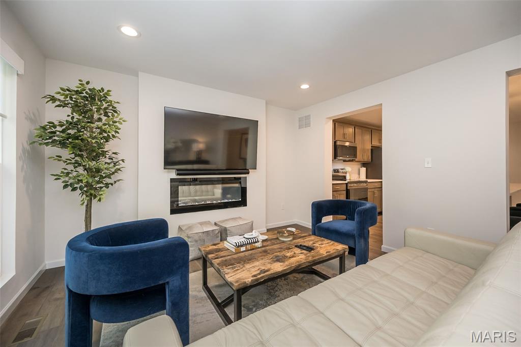 1053 Geyer Grove Unit: 9