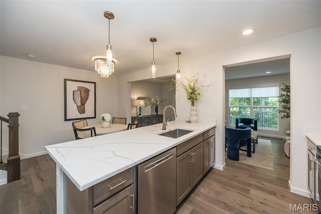 1053 Geyer Grove Unit: 9