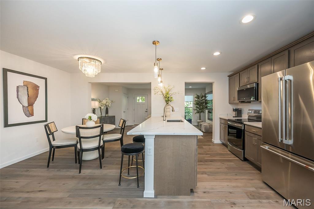 1053 Geyer Grove Unit: 9
