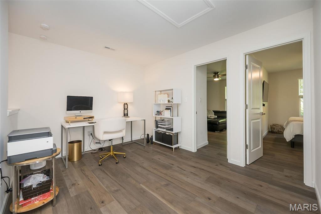 1053 Geyer Grove Unit: 9