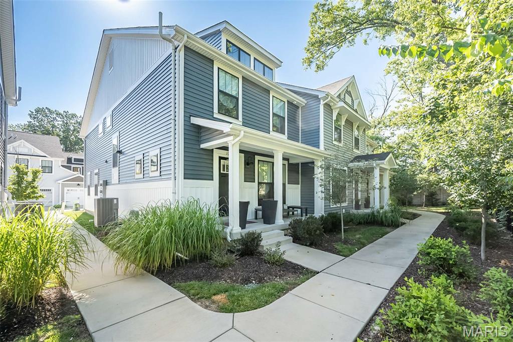 1053 Geyer Grove Unit: 9