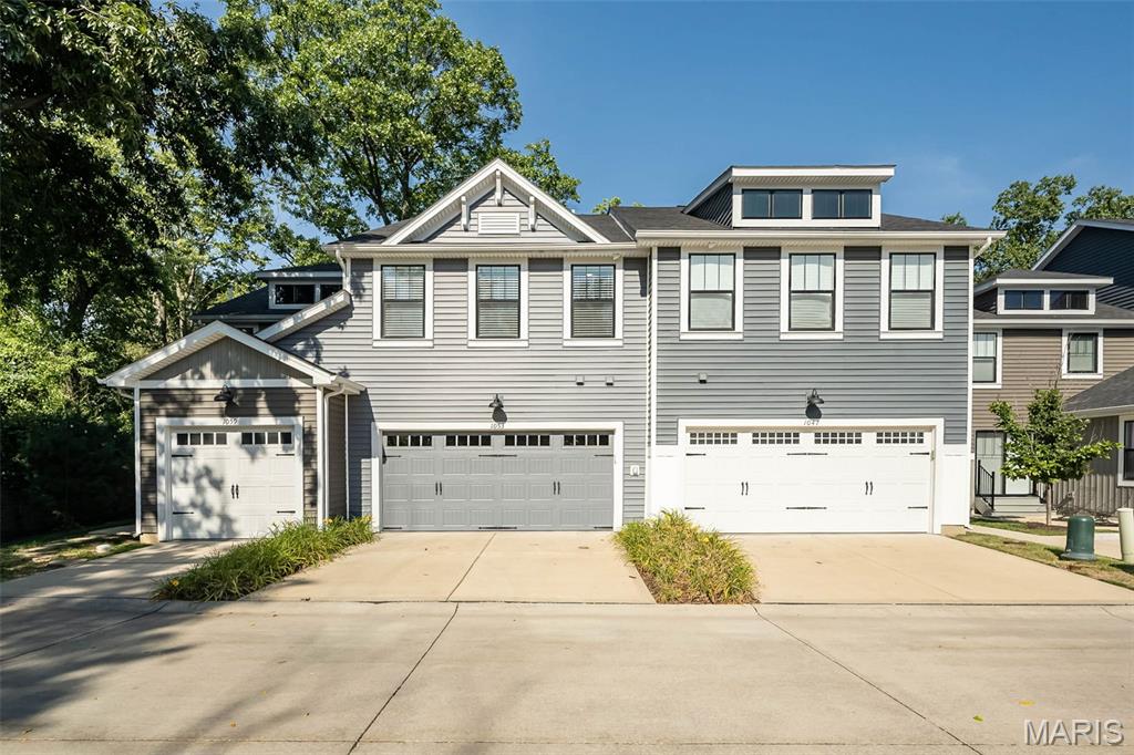1053 Geyer Grove Unit: 9