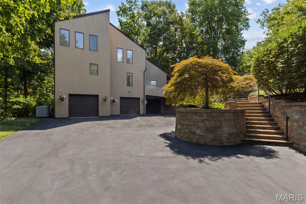 340 S Ballas Road