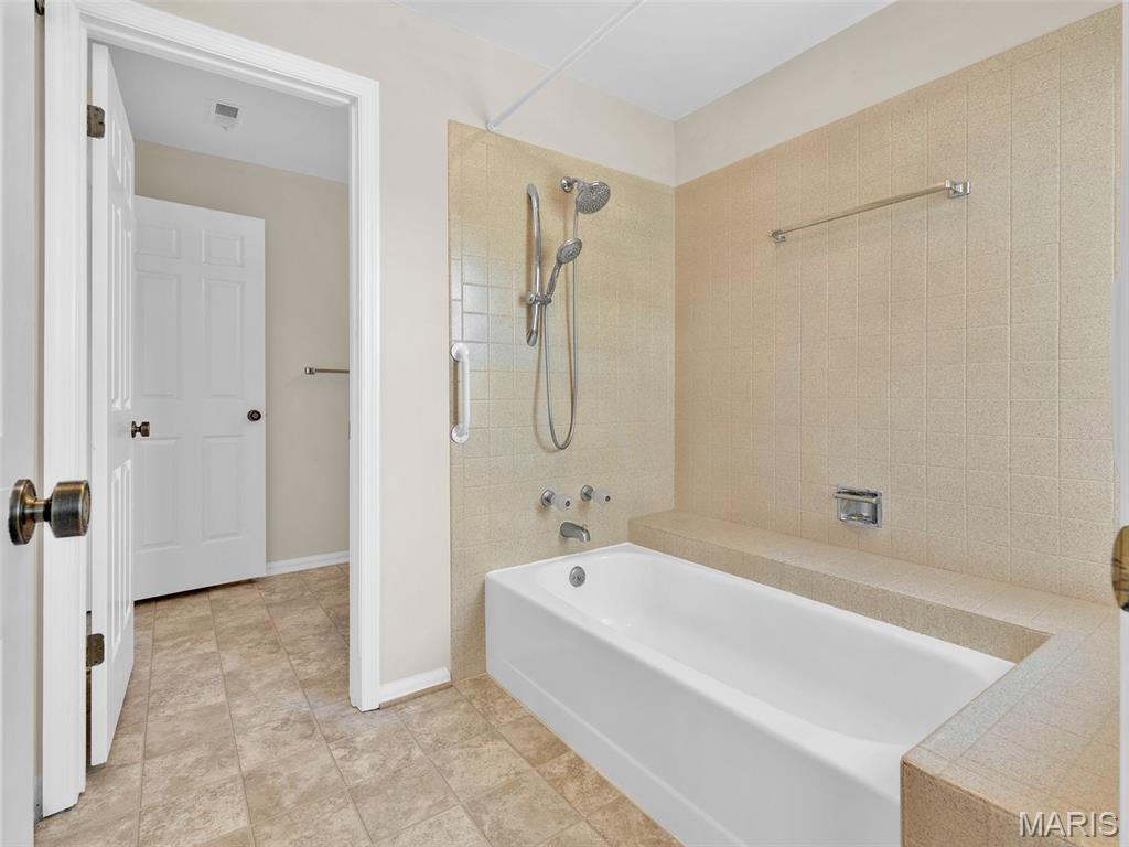 102 E Bodley Avenue Unit: 204