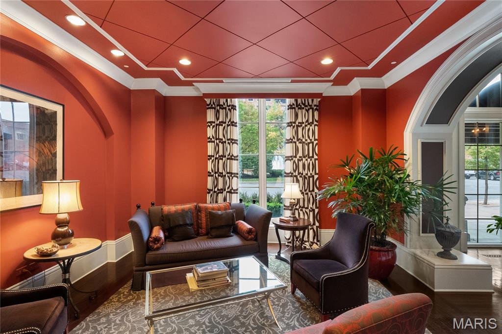 150 Carondelet Plaza Unit: 302