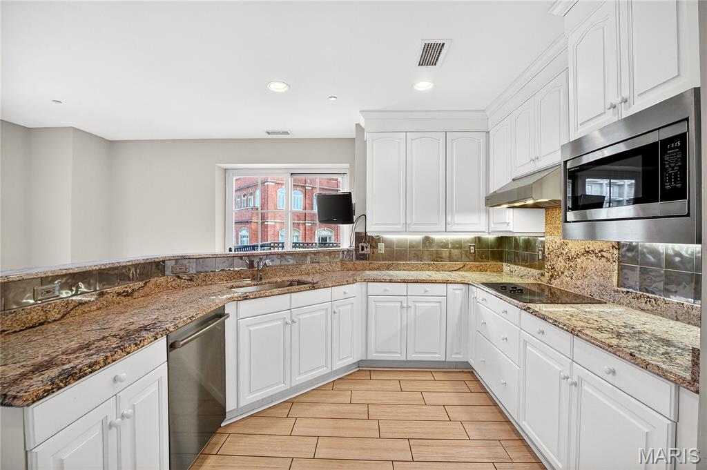 150 Carondelet Plaza Unit: 302