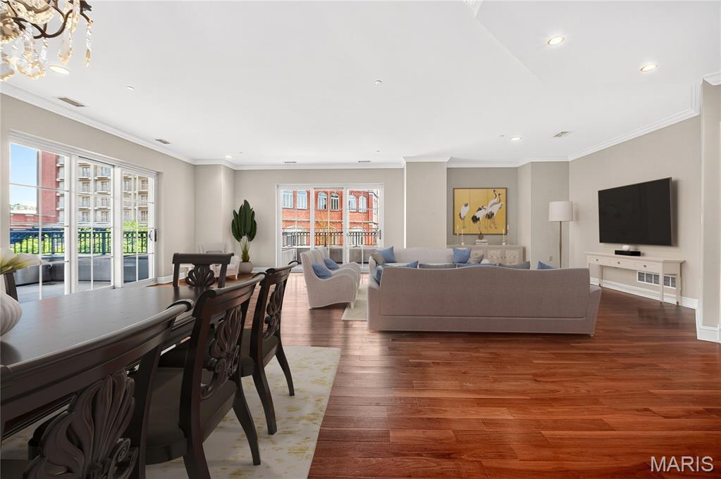 150 Carondelet Plaza Unit: 302