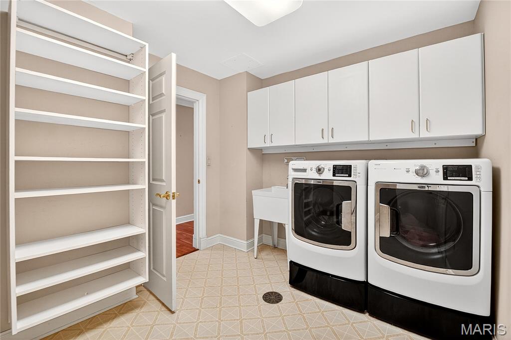 150 Carondelet Plaza Unit: 302