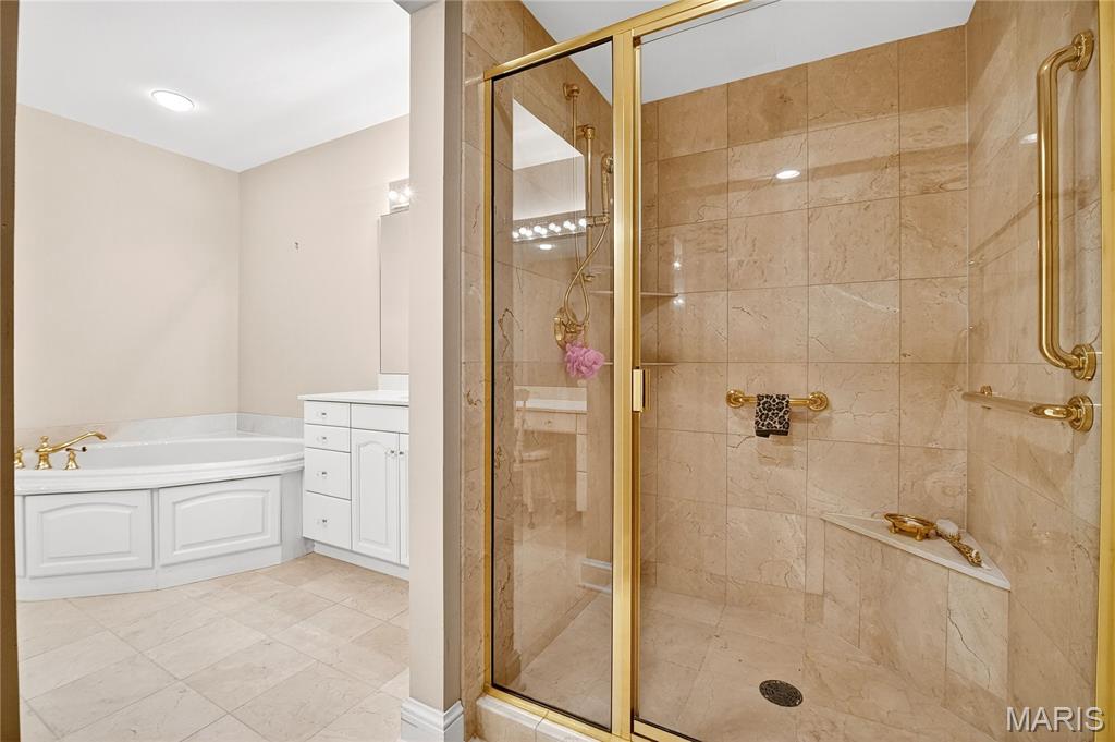 150 Carondelet Plaza Unit: 302